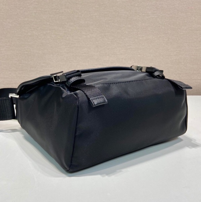 PRADA 2VD066 メッセンジャー 小 サイズ:20x19x10cm