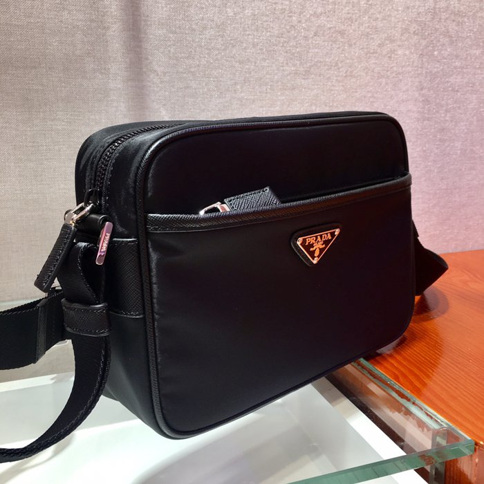 PRADA 新作ウエストバッグ サイズ:26x12cm