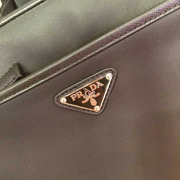 PRADA 新作ウエストバッグ サイズ:26x12cm