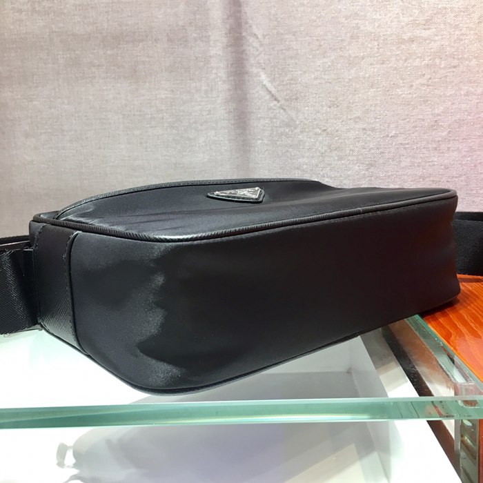 PRADA 新作ウエストバッグ サイズ:26x12cm