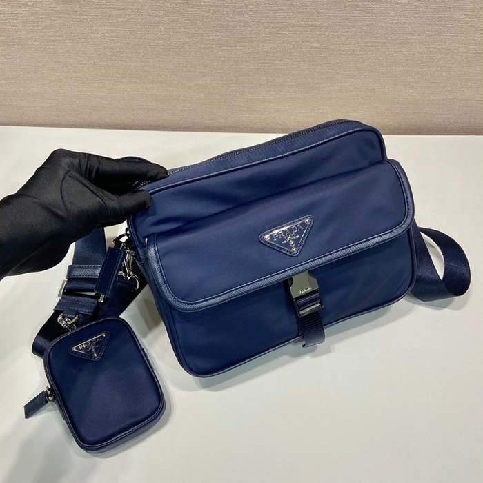 PRADA 新作斜め掛け サイズ:28x20x10cm