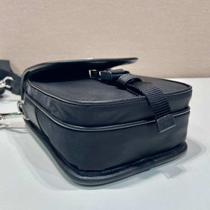 PRADA 2VD043 スマホバッグ サイズ:19x14x5.5cm