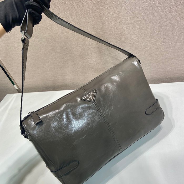 PRADA 2VH187 オイルワックスメッセンジャー サイズ:35x22x12cm