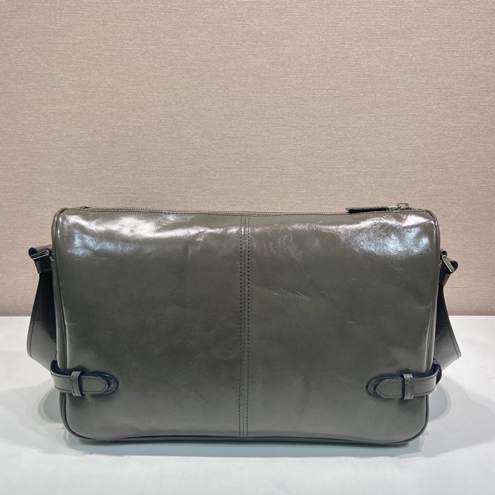 PRADA 2VH187 オイルワックスメッセンジャー サイズ:35x22x12cm