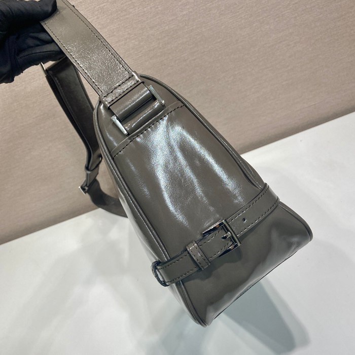 PRADA 2VH187 オイルワックスメッセンジャー サイズ:35x22x12cm