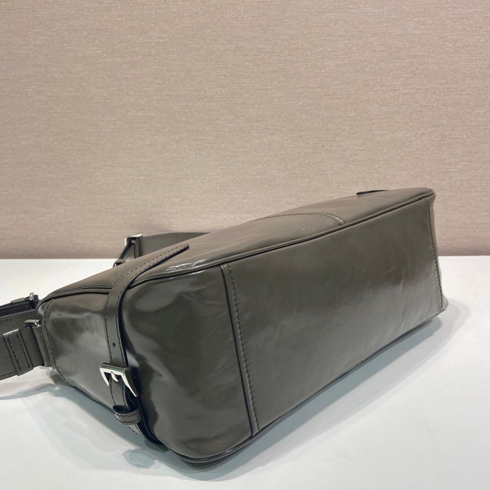 PRADA 2VH187 オイルワックスメッセンジャー サイズ:35x22x12cm