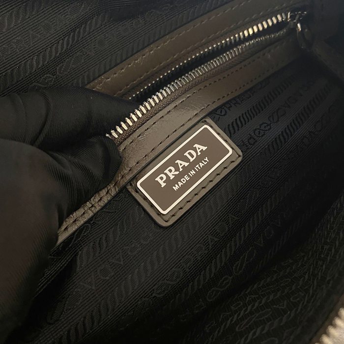 PRADA 2VH187 オイルワックスメッセンジャー サイズ:35x22x12cm