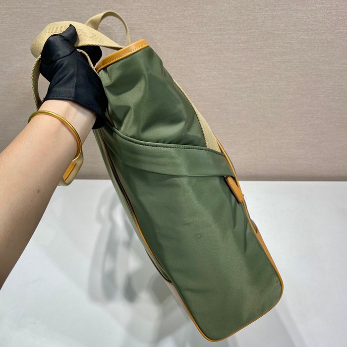 PRADA 2VG119 トート サイズ:42x31.5x17cm