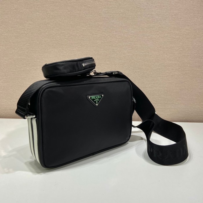 PRADA adコラボ 2VH142 斜め掛け サイズ:25x19cm