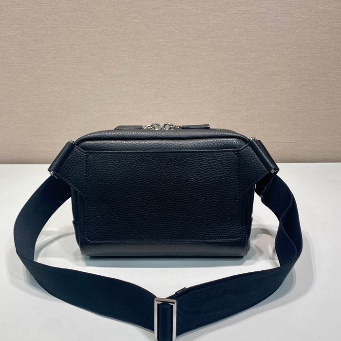 PRADA 2VH181 胸バッグ 大 サイズ:24x16.5cm