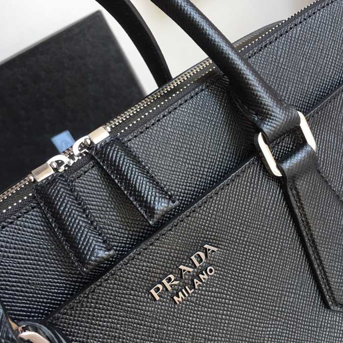 PRADA 2VE366B 新作ブリーフケース サイズ:36x28cm