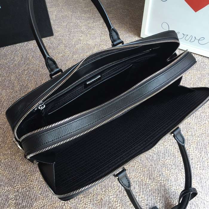 PRADA 2VE366B 新作ブリーフケース サイズ:36x28cm