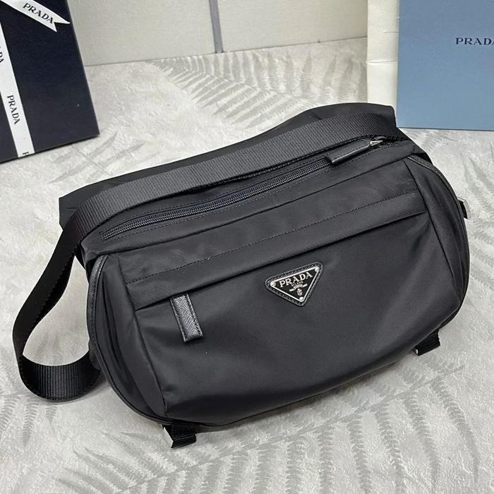 PRADA 2VH994 メッセンジャー 小 サイズ:27x15.5x14cm