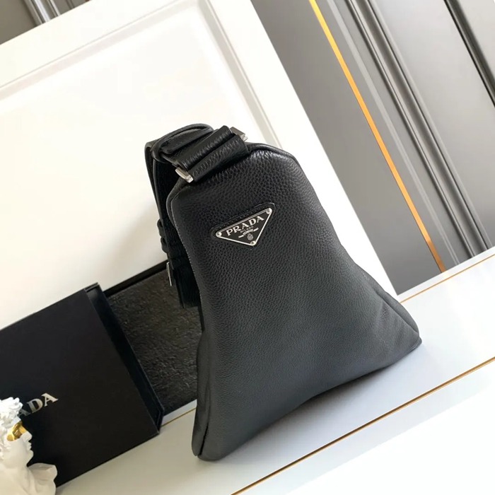 PRADA 2VY007 オールレザー大トライアングルバッグ サイズ:60x31x28cm