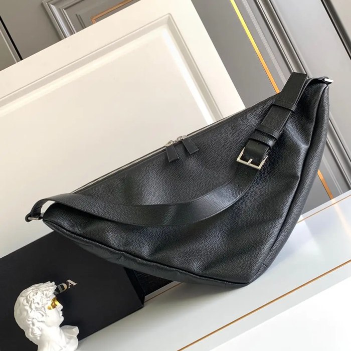 PRADA 2VY007 オールレザー大トライアングルバッグ サイズ:60x31x28cm