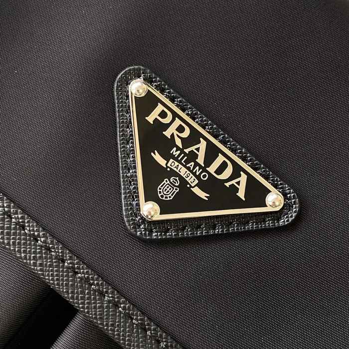 PRADA 2VD769 ナイロンメッセンジャー サイズ:26x20x10cm