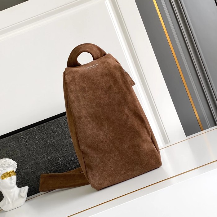 PRADA 2VZ114 スエードレザー胸バッグ サイズ:32x18x11cm