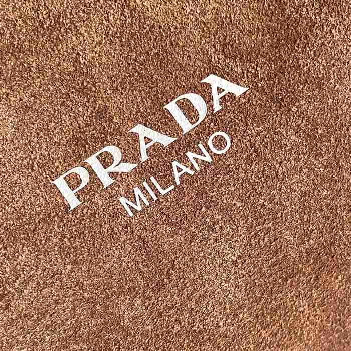 PRADA 2VZ114 スエードレザー胸バッグ サイズ:32x18x11cm