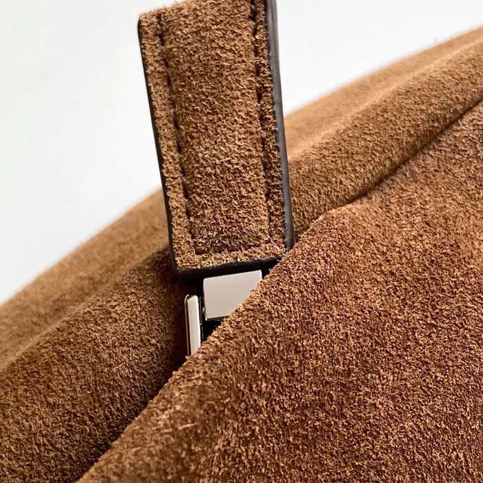 PRADA 2VZ114 スエードレザー胸バッグ サイズ:32x18x11cm