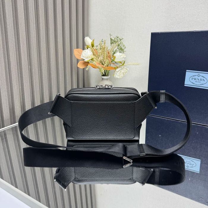 PRADA 2VH184 胸バッグ サイズ:19.5x13.5cm