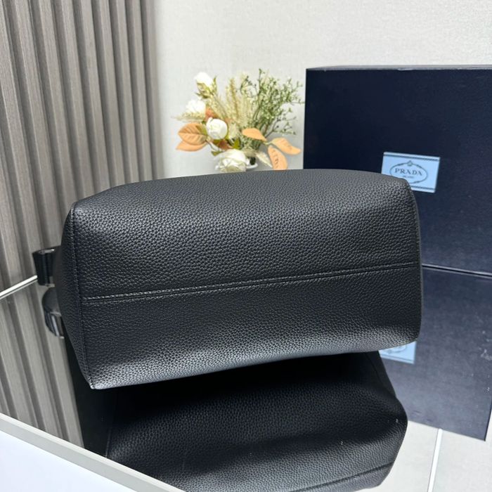PRADA 2VH177 粒面レザーメッセンジャー サイズ:30x27.5x14cm