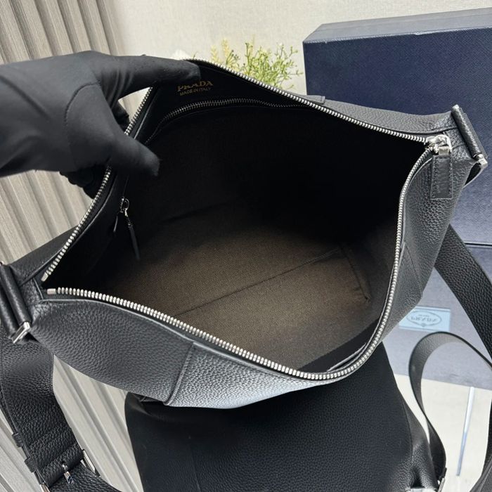 PRADA 2VH177 粒面レザーメッセンジャー サイズ:30x27.5x14cm