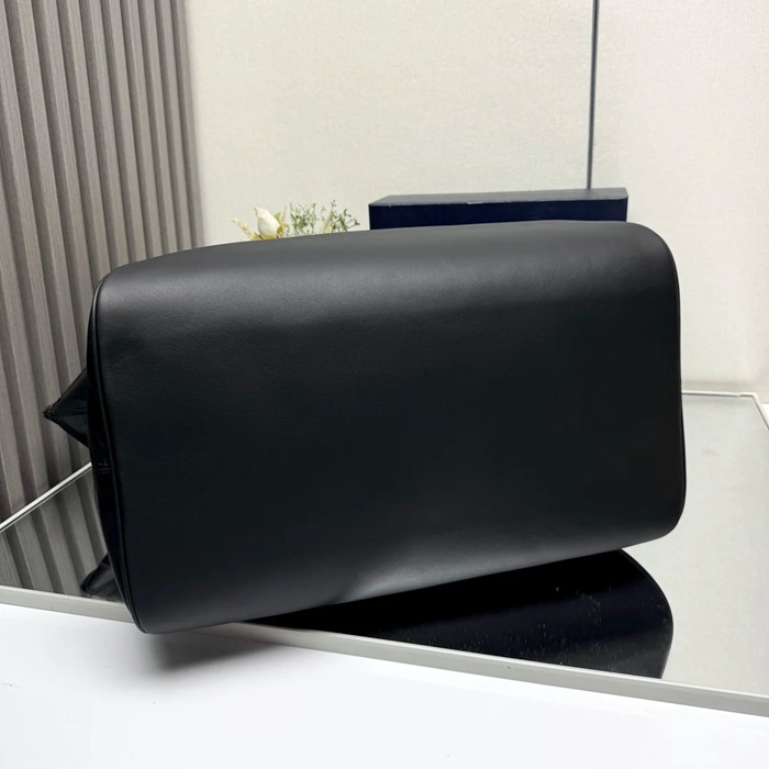 PRADA 2VC040B ナイロントラベルバッグ サイズ:44.5x40x24cm