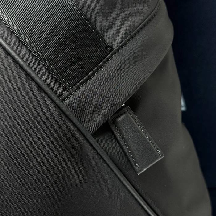 PRADA 2VC040B ナイロントラベルバッグ サイズ:44.5x40x24cm