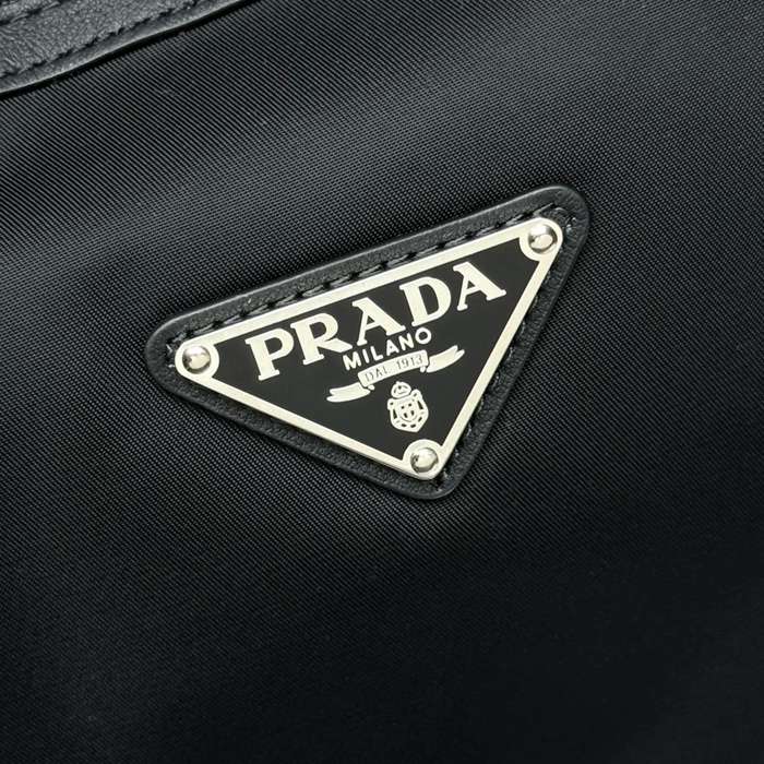 PRADA 2VC040B ナイロントラベルバッグ サイズ:44.5x40x24cm