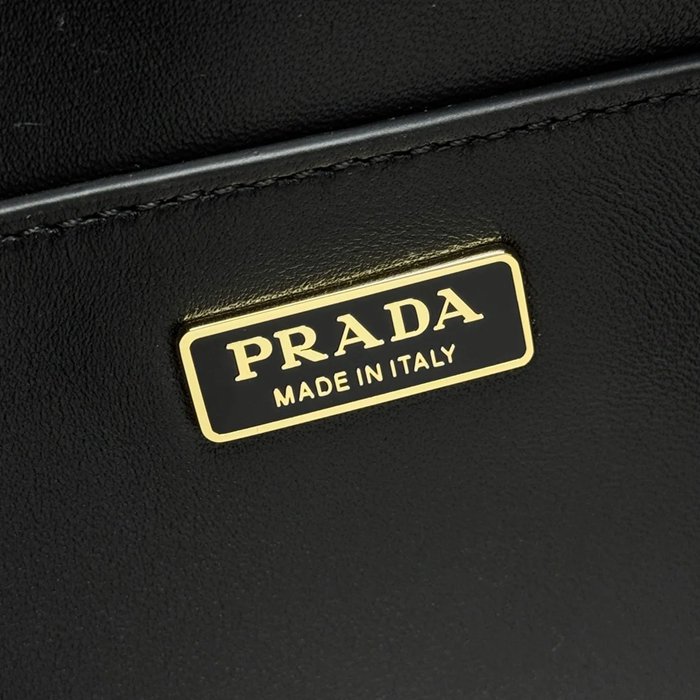 PRADA 1BD394 羊皮メッセンジャー 黒 サイズ:30x14x10cm