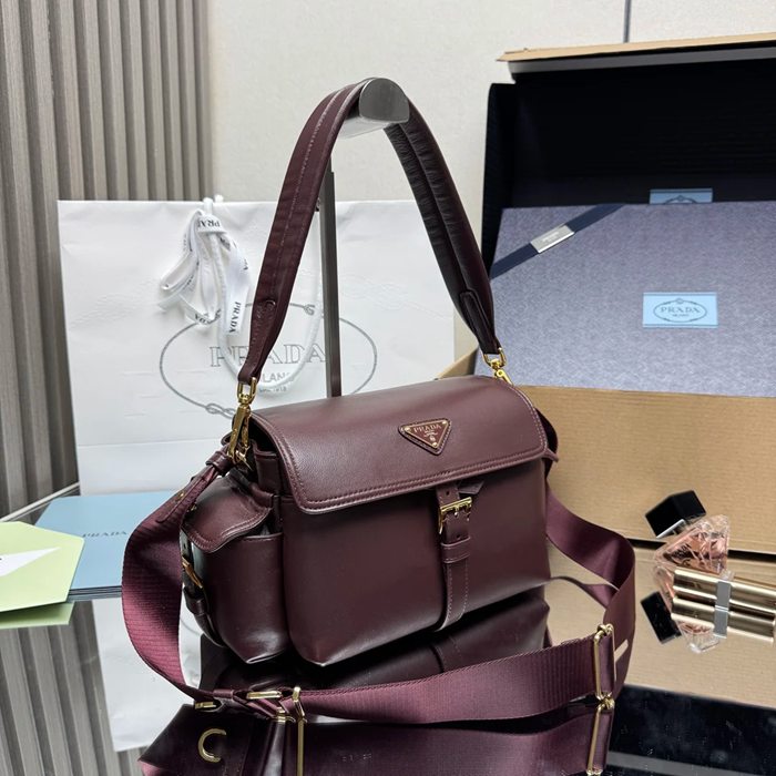 PRADA 1BD394 羊皮メッセンジャー ワインレッド サイズ:30x14x10cm