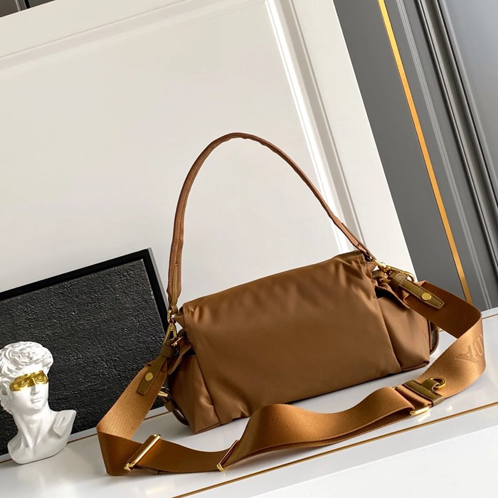 PRADA 1BD394 メッセンジャー 小 サイズ:30x14x10cm