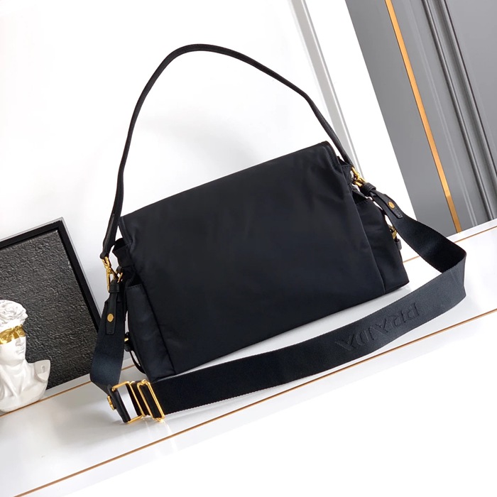 PRADA 1BD391 フラップメッセンジャー 大 サイズ:37.5x19x12cm