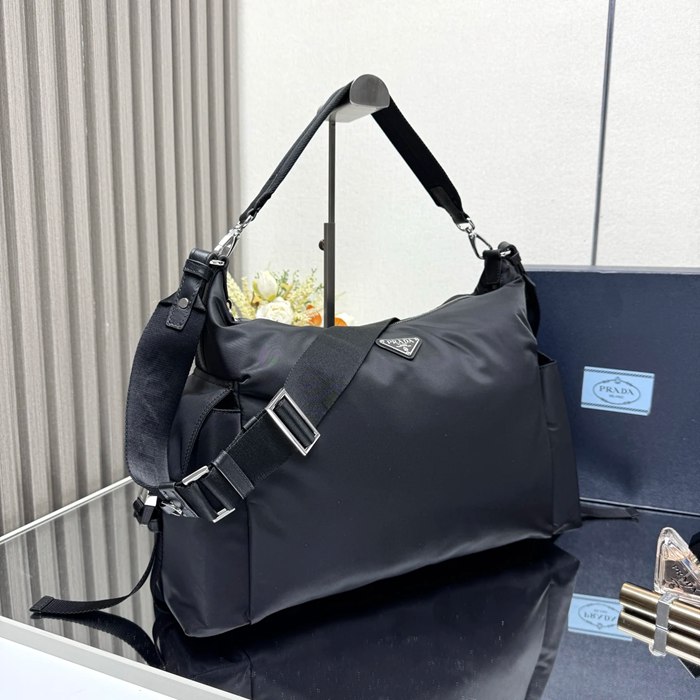 PRADA 2VH204 エクスプロアバッグ エクスプローラー サイズ:43x29.5x15cm
