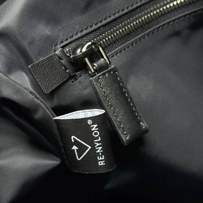 PRADA 2VH204 エクスプロアバッグ エクスプローラー サイズ:43x29.5x15cm