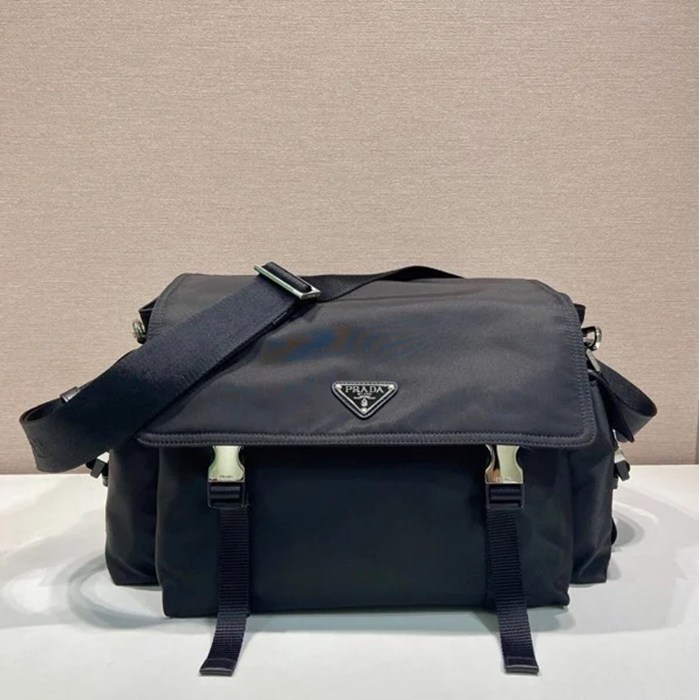 PRADA 2VD082 エクスプローラーナイロンメッセンジャー サイズ:42x22x20cm