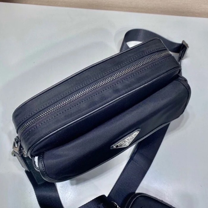 PRADA 2VH133B ナイロン3in1メッセンジャー サイズ:22x16cm