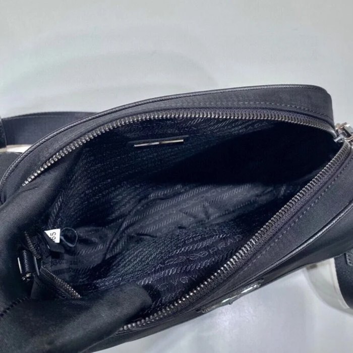 PRADA 2VH133B ナイロン3in1メッセンジャー サイズ:22x16cm