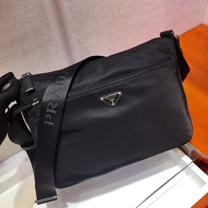 PRADA 1BC421 ファブリックメッセンジャー サイズ:31x23cm