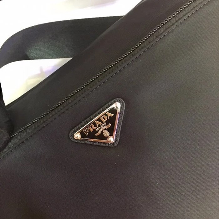 PRADA 1BC421 ファブリックメッセンジャー サイズ:31x23cm