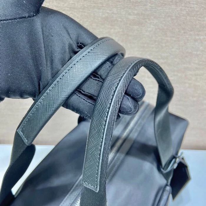PRADA 2VC796 ナイロントラベルバッグ サイズ:44.5x40x24cm