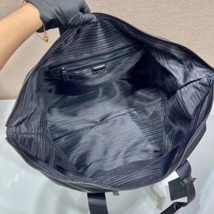 PRADA 2VC796 ナイロントラベルバッグ サイズ:44.5x40x24cm