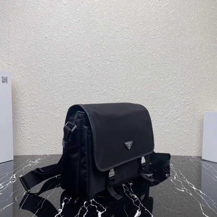 PRADA 2VD768 ナイロンフラップ斜め掛け サイズ:32x24x12cm