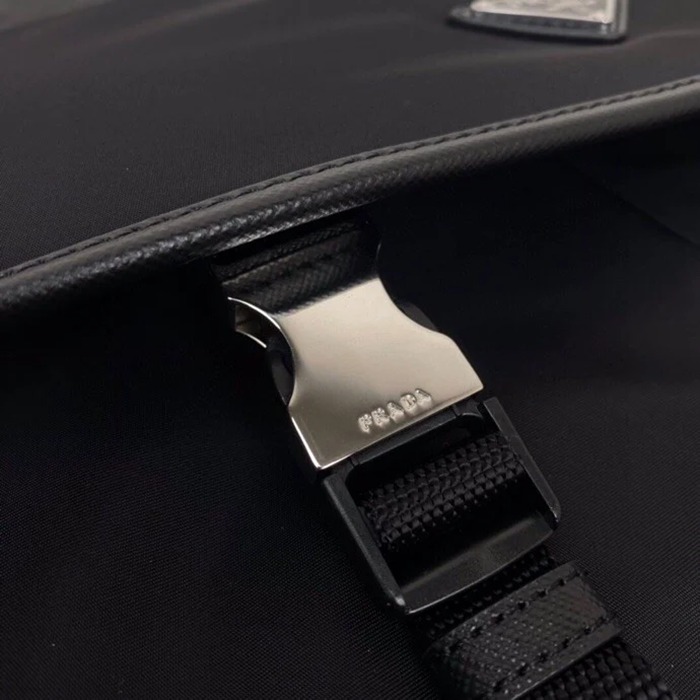 PRADA 2VD768 ナイロンフラップ斜め掛け サイズ:32x24x12cm