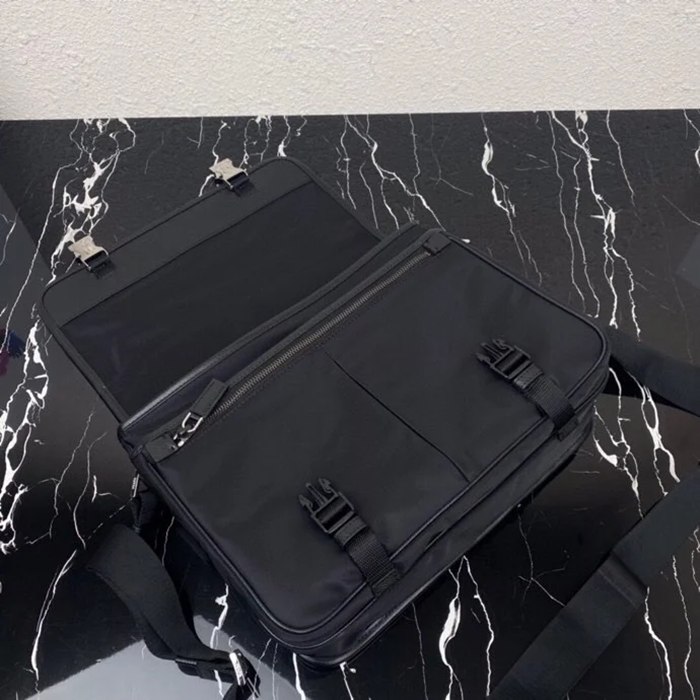 PRADA 2VD768 ナイロンフラップ斜め掛け サイズ:32x24x12cm