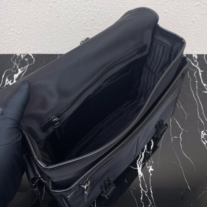 PRADA 2VD768 ナイロンフラップ斜め掛け サイズ:32x24x12cm