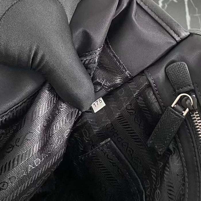 PRADA 2VD768B ナイロンフラップ斜め掛け サイズ:32x24x12cm