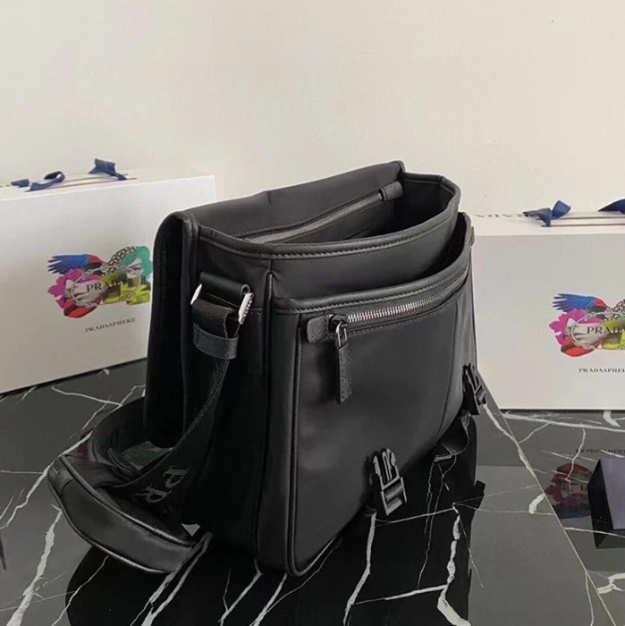 PRADA 2VD768B ナイロンフラップ斜め掛け サイズ:32x24x12cm