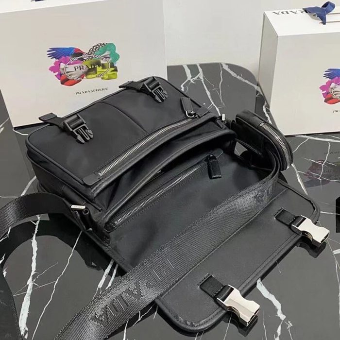 PRADA 2VD769B ナイロンフラップ斜め掛け 中 サイズ:26x20x10cm