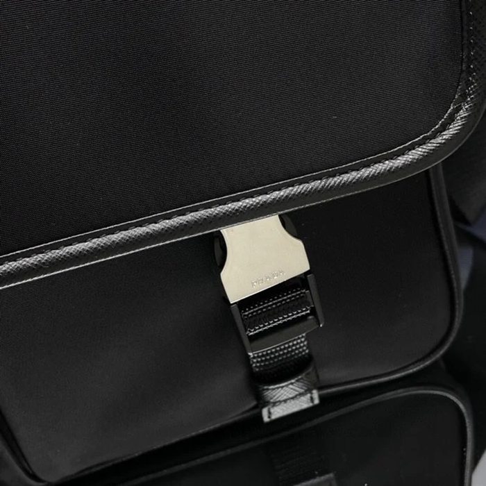 PRADA 2VD768A ナイロンフラップ斜め掛け サイズ:32x24x12cm